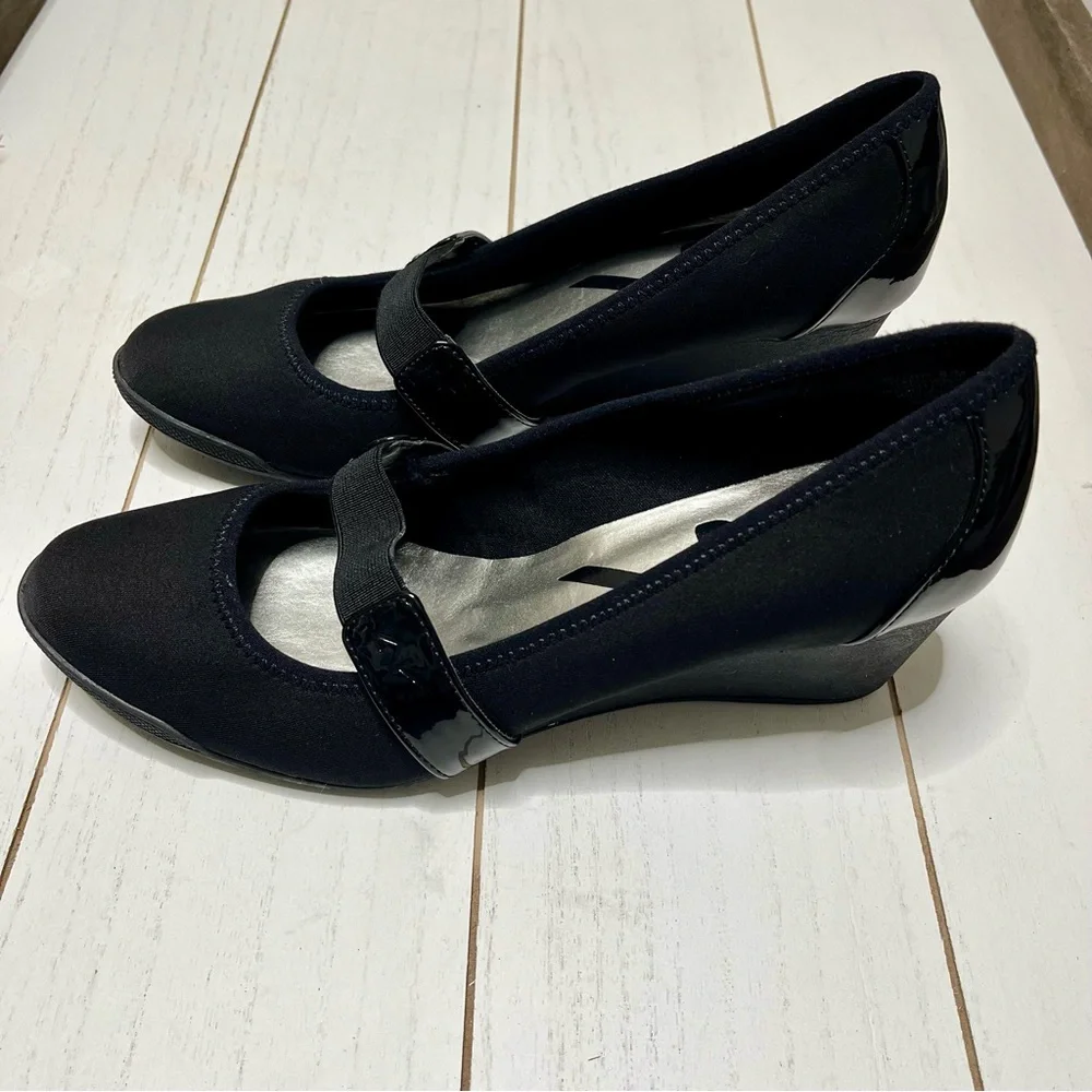 Anne Klein Black Sport Mary Jane wedge pumps with an elastic strap Sz 8.5